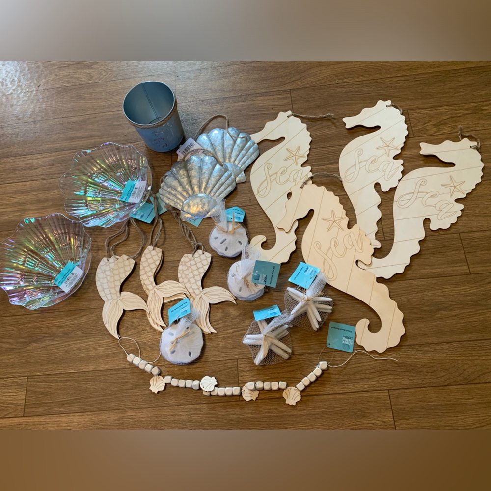 Beach decor NWT